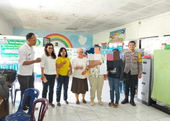 Bhabinkamtibmas Kelurahan Martimbang AIPDA Roy Sidabutar SH menyelesaikan masalah dugaan Kekerasan Dalam Rumah Tangga (KDRT) dengan mediasi