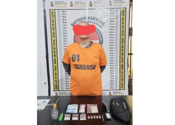 Pelaku Muhammad Aidil Harahap alias Memet dan barang bukti diamankan di Sat Resnarkoba Polres Simalungun