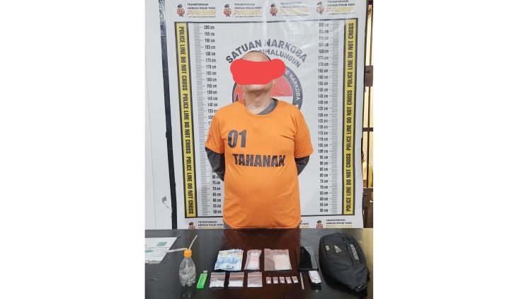 Pelaku Muhammad Aidil Harahap alias Memet dan barang bukti diamankan di Sat Resnarkoba Polres Simalungun