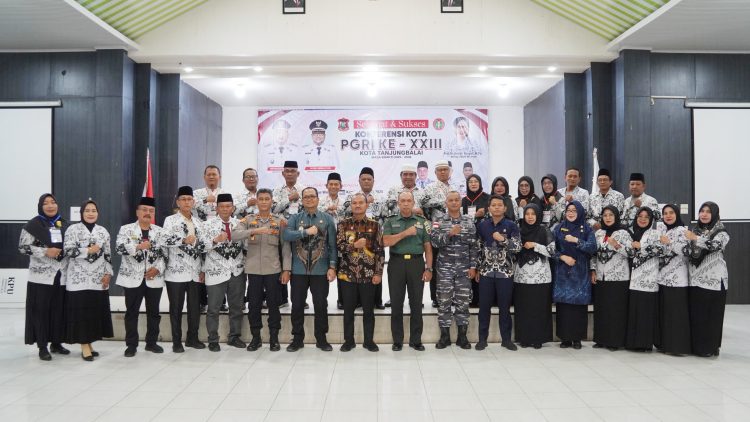 Wali Kota Tanjungbalai Mahyaruddin Salim secara resmi membuka Konferensi Kota XXIII Persatuan Guru Republik Indonesia (PGRI) Kota Tanjungbalai Tahun 2025