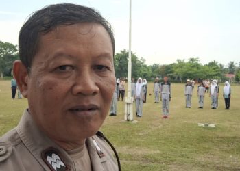 Kepala pos Polisi (Kapos Pol) Ujung Padang AIPTU Misdi pemantauan dan pembinaan latihan Paskibra siswa-siswi SMAN 1 Ujung Padang