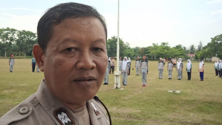 Kepala pos Polisi (Kapos Pol) Ujung Padang AIPTU Misdi pemantauan dan pembinaan latihan Paskibra siswa-siswi SMAN 1 Ujung Padang