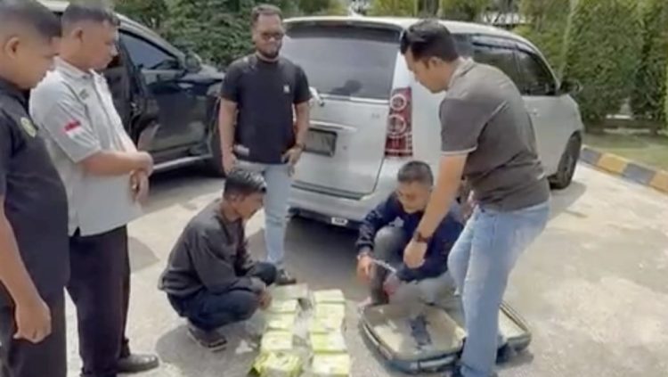 Ditresnarkoba Polda Sumut menggagalkan pengiriman 10 Kg sabu dengan menangkap dua kurir