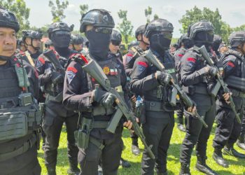 Personil gabungan yang akan turun ke diskotik Marcopolo di Jalan Sei Petani, Dusun VII, Desa Namorube Julu, Kecamatan Kutalimbaru, Deliserdang. (Foto Ist)/