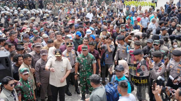 Tim gabungan dari Polda Sumut, Kodam I/BB dan Satpol PP Pemprov Sumut eksekusi gedung THM Marcopolo.(Foto Ist)