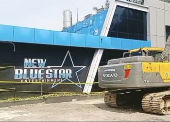 Diskotik New Blue Star dirobohkan. (Foto Ist)