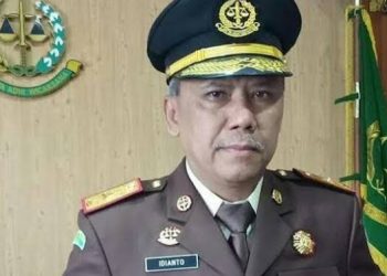 KPK memeriksa mantan Kepala Kejaksaan Tinggi Sumatera Utara Idianto. (Foto Ist)