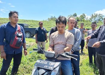 Kedua pelaku curat yang ditangkap Jatanras Polres Simalungun