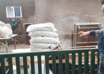 Tim BBPOM Medan menggerebek pabrik mie kuning basah mengandung formalin di Jalan Pattimura, Kelurahan Tomuan, Kecamatan Siantar Timur, Kota Pematangsianțar. (Foto Ist)