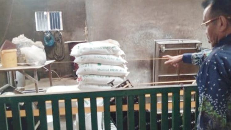 Tim BBPOM Medan menggerebek pabrik mie kuning basah mengandung formalin di Jalan Pattimura, Kelurahan Tomuan, Kecamatan Siantar Timur, Kota Pematangsianțar. (Foto Ist)