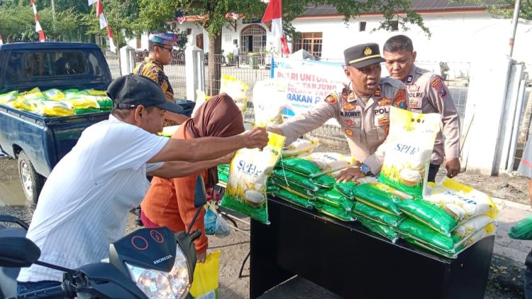 Kapolseķ TBU Muhamad Rony, SH. MH pimpin Gerakan Pangan Murah kepada masyarakat