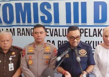 Politisi Partai Nasdem Ahmad Sahroni saat berada di Polda Sumut. (Foto Ist)