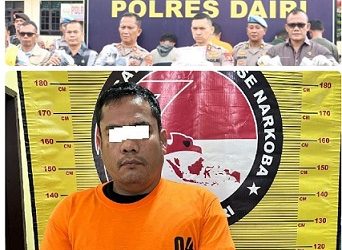Kapolres Dairi, AKBP Otniel Siahaan saat menggelar konferensi terkait penangkapan pengguna narkoba yang dilakukan SP eks personil polisi (Foto Ist)
