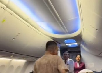 Pria yang viral di medsos yang mengamuk dan berteriak didalam pesawat Lion Air dengan nomor penerbangan JT-308 dengan rute Jakarta-Kualanamu. (Foto Ist)
