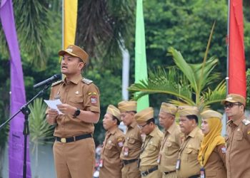 Wali Kota Tanjungbalai Mahyaruddin Salim memimpin Apel Pagi Aparatur Sipil Negara