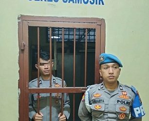 Anggota Polres Samosir, Bripda RYS mendapatkan sanksi tegas dipatsus Propam. (Foto Ist)