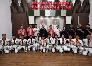 Wali Kota Pematangsiantar Wesly Silalahi SH MKn menerima audiensi Pengcab dan atlet Tarung Derajat Kota Pematangsiantar