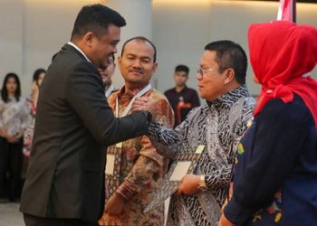 Wali Kota Pematangsiantar Wesly Silalahi SH MKn menghadiri penyaluran Dana Bagi Hasil (DBH) Provinsi Sumatera Utara (Sumut) oleh Gubernur Sumut Muhammad Bobby Afif Nasution SE MM