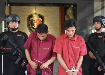 Pelaku komplotan pencurian modus ganjal ATM yang diringkus tim Jatanras Dit Reskrimum Polda Sumut. (Foto Ist)