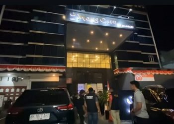 Tim gabungan Polrestabes Medan razia ke THM Mons Cafe Bar & Lounge di Jalan KL Yos Sudarso, Glugur Kota, Medan Barat. (Foto Ist)