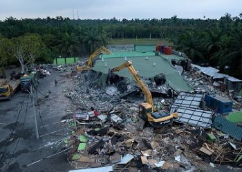 Tempat Hiburan Malam (THM) Cafe Duku Indah dirobohkan. (Foto Ist)