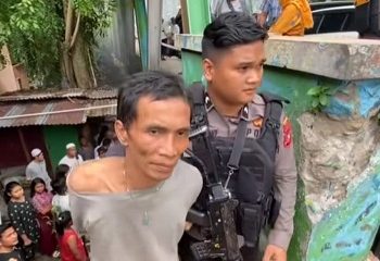 Terduga pengedar  sabu yang ditangkap polisi dibawah kolong jembatan Jalan Kejaksaan, Medan Petisah. (Foto Ist)