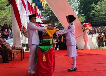 Wali Kota Tanjungbalai Mahyaruddin Salim bertindak sebagai inspektur upacara (Irup) peringatan Hari Ulang Tahun (HUT) ke 80 Kemerdekaan Republik Indonesia (RI)