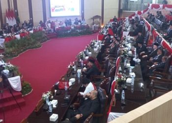 DPRD Kota Medan menggelar rapat paripurna istimewa dalam rangka mendengarkan pidato kenegaraan Presiden RI Prabowo Subianto menyambut HUT ke-80 Kemerdekaan RI dan tampak sejumlah bangku kosong. (Foto Romulo)