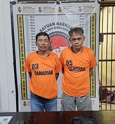 Tersangka Muhammad Saragih alias Tongat dan Jhon Ereson Sipayung alias Tulpet beserta barang bukti