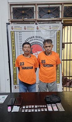 Tersangka Muhammad Saragih alias Tongat dan Jhon Ereson Sipayung alias Tulpet beserta barang bukti