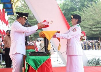 Wali Kota Tanjungbalai, Mahyaruddin Salim pimpin upacara penurunan bendera Merah Putih HUT RI ke 80