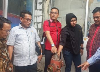 Pansus DPRD Ranperda Kota Medan tentang Pencegahan dan Penanggulangan Kebakaran DPRD Medan ketika sidak dipasar untuk melihat alat pencegahan pemadam kebakaran. (Foto Romulo)