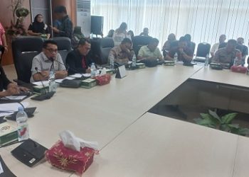 Rapat Dengar Pendapat (RDP) gabungan yang dilakukan Komisi 4 dan Komisi 1 DPRD Medan di gedung DPRD Medan terkait PT Kawasan Industri Medan (KIM) telah melakukan pengerusakan terhadap rumah warga dengan melibatkan preman. (Foto Romulo)