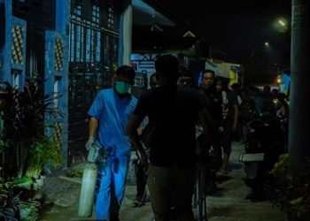 Wakil Walikota Medan, Zakiyuddin Harahap mendatangi rumah anak korban kekerasan dan pelecehan seksual di Jalan Menteng Medan yang laporanya ditolak polisi. (Foto Ist)