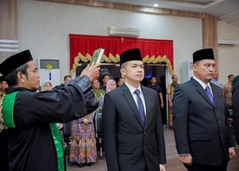 Wali Kota Medan Rico Tri Putra Bayu Waas melantik dan mengambil sumpah janji jabatan 9 pejabat Pemko Medan. (Foto Ist)