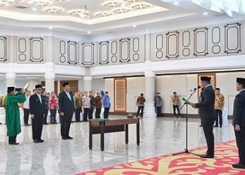 Gubernur Sumut Muhammad Bobby Afif Nasution melantik dan mengambil sumpah jabatan dua Pejabat Pimpinan Tinggi Pratama (Eselon II) di Lingkungan Pemprov (Foto Ist)