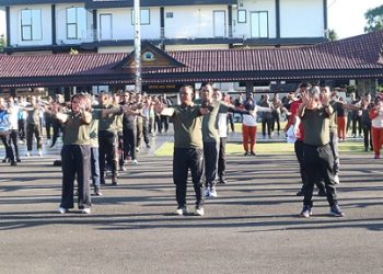 Kapolres Simalungun AKBP Marganda Aritonang, S.H. S.I.K. M.M mengikuti Olahraga bersama