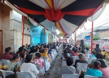 Anggota DPRD Kota Medan Paul Mei Anton Simanjuntak SH saat Sosper No 5 Tahun 2015 tentang Penanggulangan Kemiskinan. (Foto Ist)