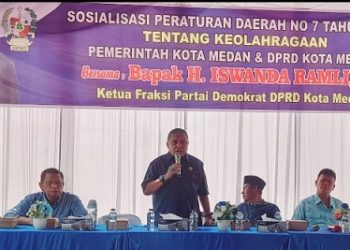 Anggota DPRD Kota Medan H. Iswanda Ramli SE yang juga Ketua DPC Partai Demokrat Kota Medan saat sosper Nomor 7 tahun 2022 tentang Keolahragaan. (Foto Ist)