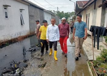 Wali Kota Tanjungbalai, Mahyaruddin Salim Tinjau Lokasi Rawan Banjir di Lingkungan V Kelurahan Sijambi