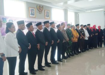 Wali Kota Tebingtinggi, H. Iman Irdian Saragih SE memimpin langsung pengambilan sumpah dan pelantikan 11 pejabat administrator