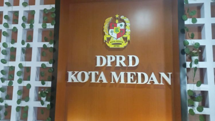 Gedung DPRD Kota Medan. (Foto Romulo)