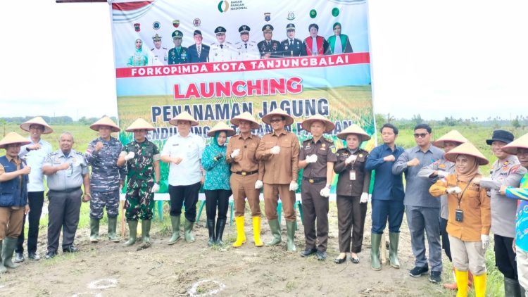 Polres Tanjungbalai Bersama Pemkot Tanam Jagung Dukung Ketapang