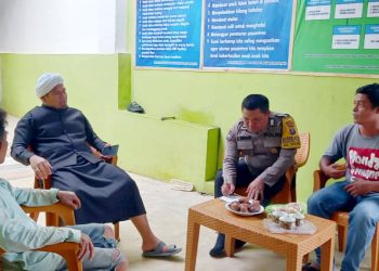 Bhabinkamtibmas Kelurahan Simarimbun Bripka Johannes C. Siregar bersama Sekretaris Kelurahan (Seklur) Simarimbun Rado P. Saragih kunjungi Pondok Pesantren Mahabbaturrosul SAW