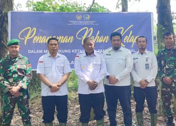 Lapas Tebing Tinggi Gandeng Stakeholder Tanam Pohon Kelapa.