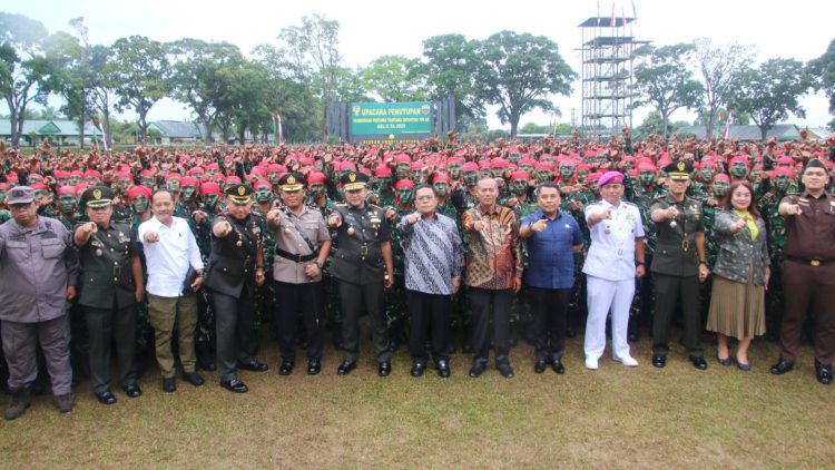 Wali Kota Pematangsiantar Wesly Silalahi SH MKn menghadiri Upacara Penutupan Dikmata Infanteri (Inf) TNI AD Gelombang II TA 2025 Kodam I/BB