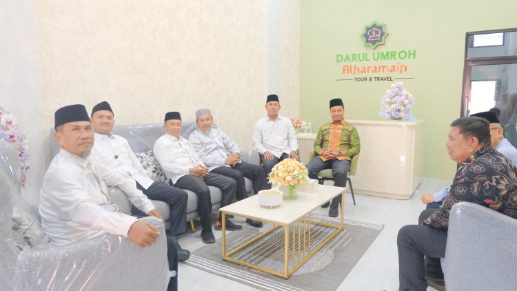 Wali Kota Tanjungbalai, Mahyaruddin Salim B., S.E. M.A.P meresmikan Kantor Cabang PT. Darul Umroh Alharamain