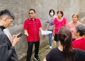 Ketua Komisi 4 DPRD Medan, Paul Mei Anton Simanjuntak turun ke Jalan Kakap, Kelurahan Pandau Hulu II, Medan Area. (Foto Ist)
