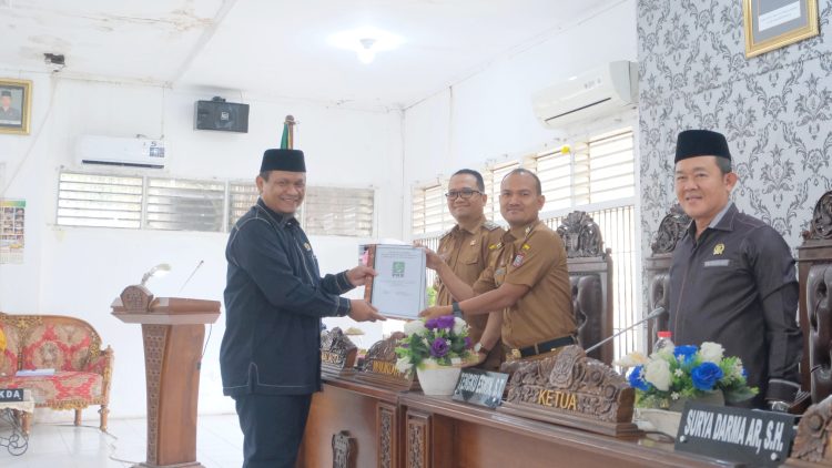 Wali Kota Tanjungbalai, Mahyaruddin Salim didampingi Wakil Wali Kota Muhammad Fadly Abdina menghadiri Rapat Paripurna DPRD Kota Tanjungbalai