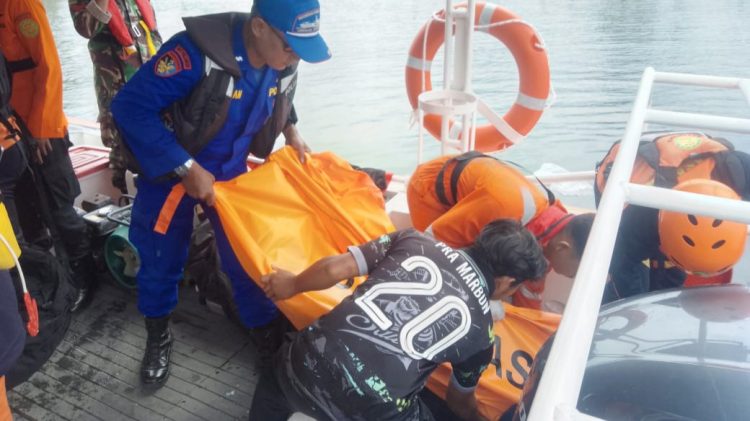 Jenajah wisatawan tenggelam di Alur Jembatan Tano Ponggol Danau Toba